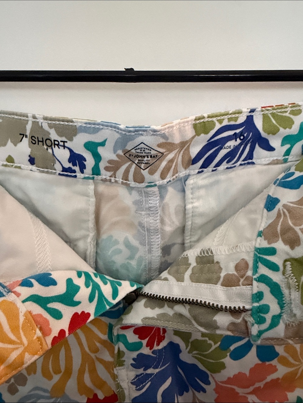 St John’s Bay Women’s Multicolor Floral Shorts - Picture 3 of 3